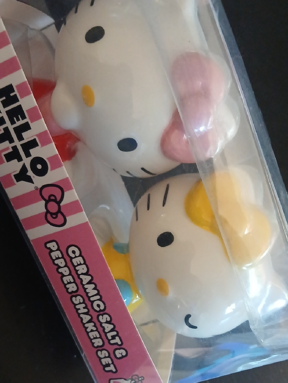 Hello , kitty ceramic , salt and pepper shaker sets